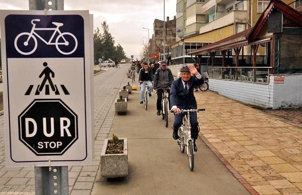 20 kilometrelik bisiklet yolu projesinin 8 kilometrelik bölümü 2 yılda tamamlandı.