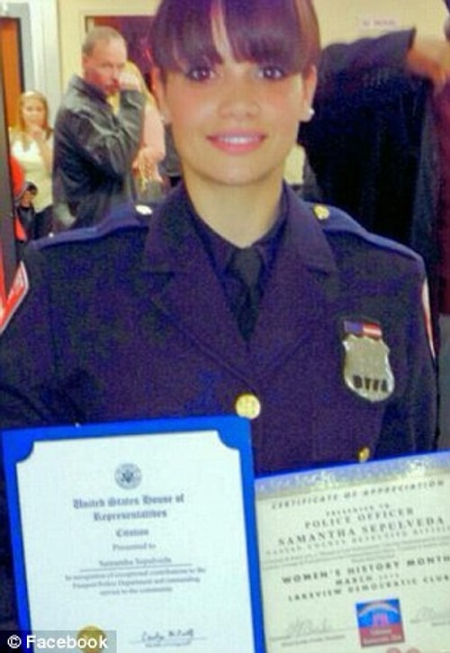 A police officer from New York lives a double life by working as an underwear model at night.