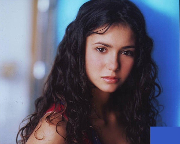 1. Нина Добрев