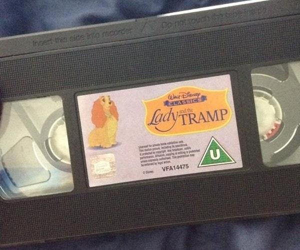 2. VHS kasetteki filmi yeniden izlemek istediğinde geri sarmak zorunda olmak.