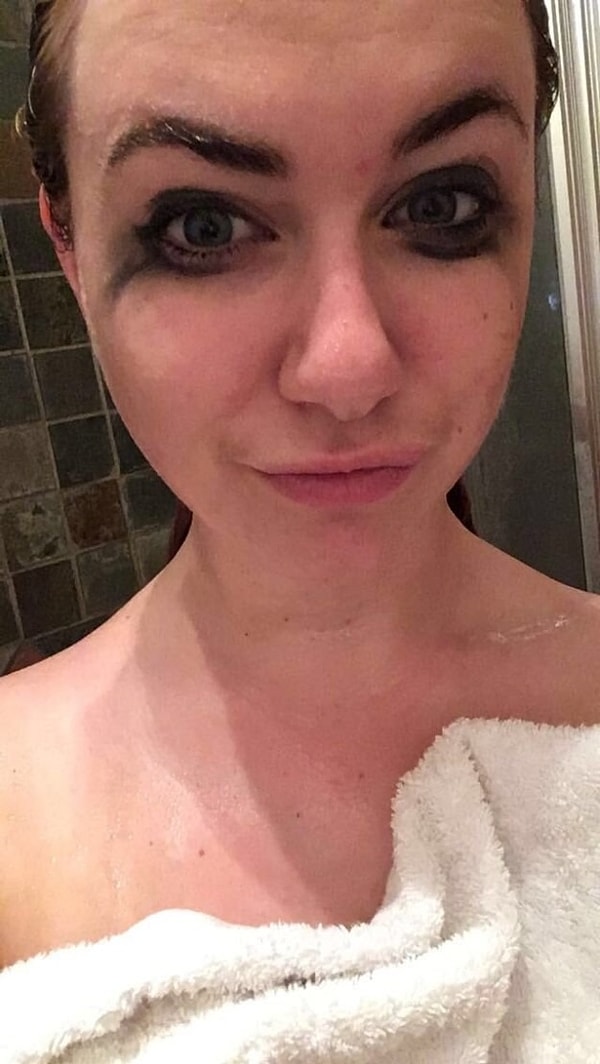 14. Эффект глаз панды облегчит процесс снятия макияжа, а также повеселит вас.