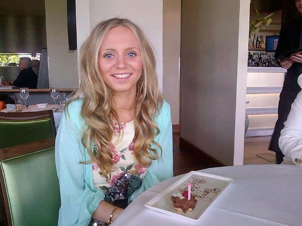 16. Недавно она устроилась на новую работу и теперь адаптируется к новой жизни.