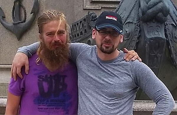 3. С помощью канадского посольства удалось найти его родственников. "Я был ошеломлен, ведь я говорил себе, что он погиб, потому что это единственная причина, объяснявшая его пропажу", - рассказывает брат Антона Стефан.