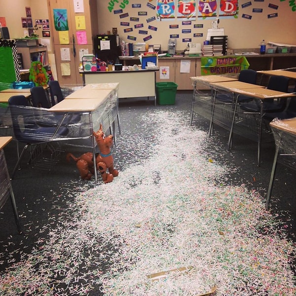 11. Наводить порядок после дня шалостей: