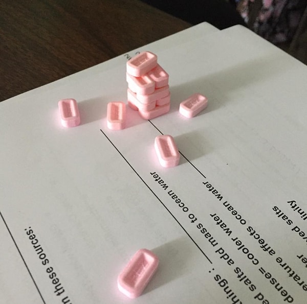 14. Смотреть, как твои ученики строят башню прямо во время урока: