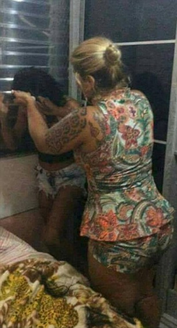 Спустя какое-то время полицейские отыскали девушку в квартире сестры. Последняя уговорила её отправиться в участок и дать показания.