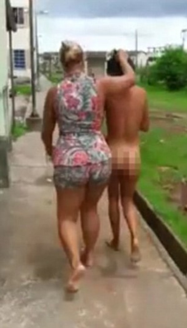 Женщина выследила любовницу своего мужа и жестоко ей отомстила.