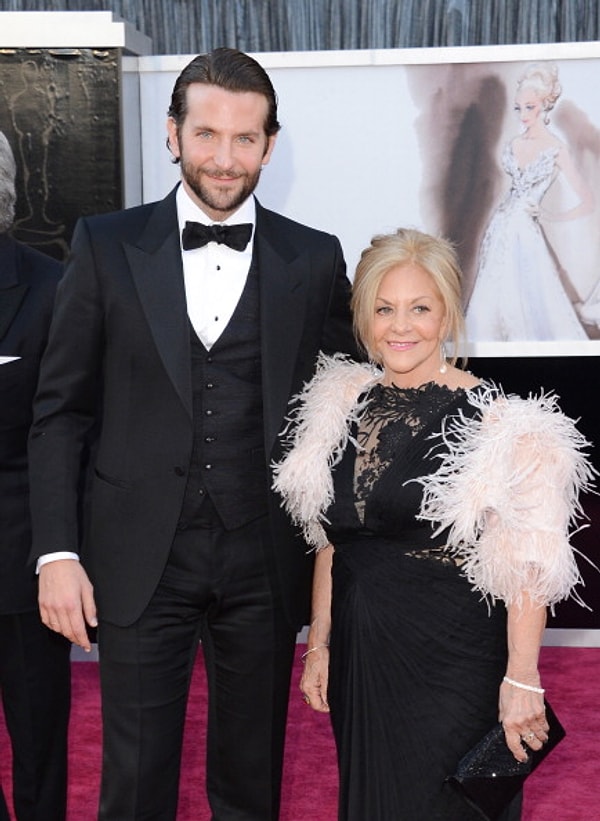 4. Bradley Cooper ve annesi Gloria