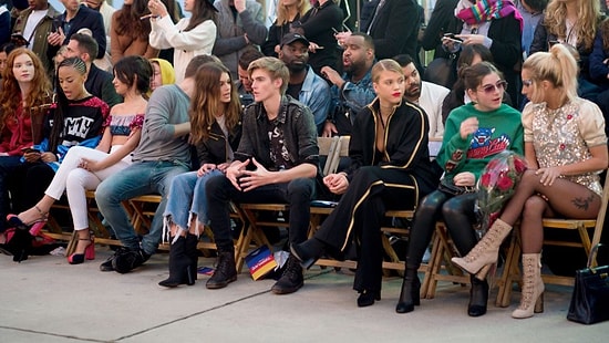 14 фэшн-фото с гостями, прибывшими на Неделю моды в Нью-Йорке