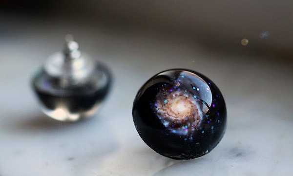 6. Полностью дополнить свой образ вы сможете не менее волшебными сережками