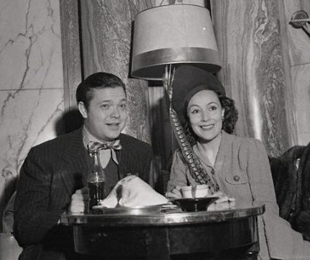 Rita ve Orson'ın kızları Rebecca yaptığı açıklamada babasının Dolores del Rio'ya hayatı boyunca takıntılı olduğunu söyledi.