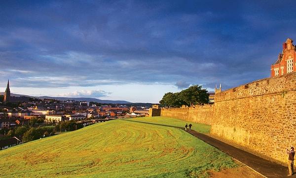 Ülkenin ikinci büyük şehri: Derry
