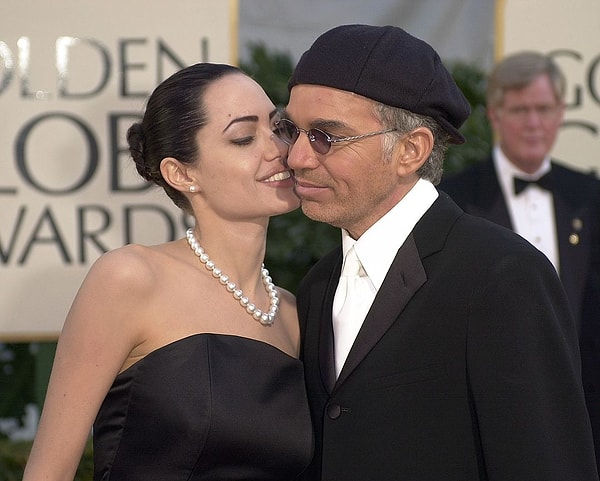 7. Анджелина Джоли носила цепочки с ампулой крови Билли Боба