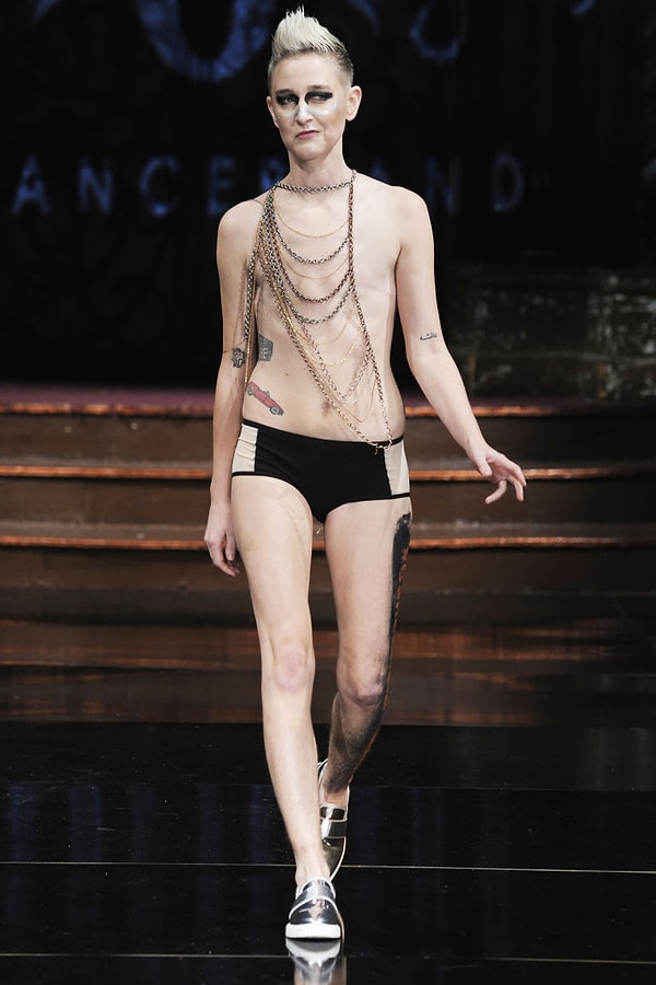 Средства, собранные на дефиле, были перечислены благотворительной организации "Cancerland".