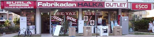 12. Fabrika Satış Mağazaları'na uğrayın. Tekstil konusunda iddalı olan Türkiye, ünlü markaların üretim yaptırdığı ülkelerden. Fabrikaların yanında bulunan bu mağazaları mutlaka gezmelisiniz.