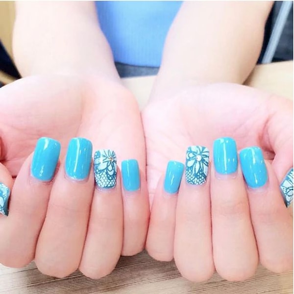 5. С кружевными акцентами