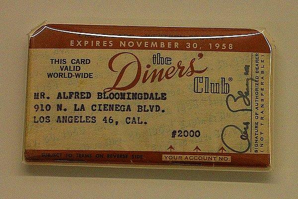 6. 'Diner’s Club Cart’ çatısı altında 14 restoran birleşti ve kart sahiplerinden yılda üç dolar aidat kesmeye başladı.