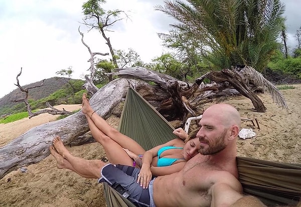 14. На данный момент пара живет на Гавайях.