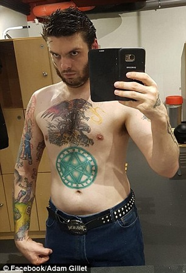 При этом молодому человеку встречаться с другими девушками позволено не было.