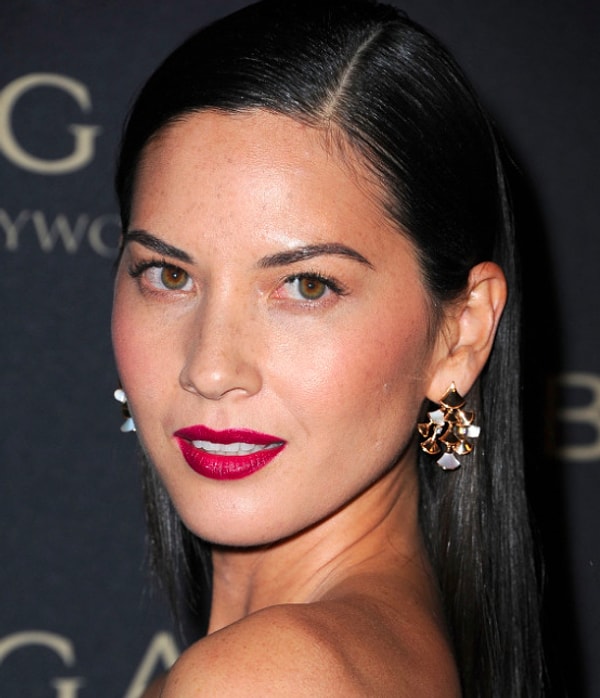 14. Подберите подходящую основу для лица, если вы пользуетесь косметикой