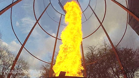 Çılgın Mucitten Yaklaşık 6 Metrelik Alev Tornadosu