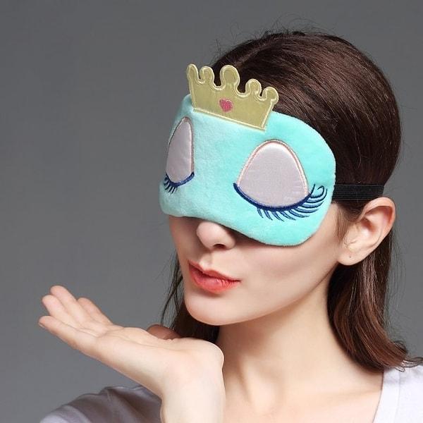 1. Uyku maskeniz sayesinde muhteşem kıvrık kirpiklere sahip olabilirsiniz.
