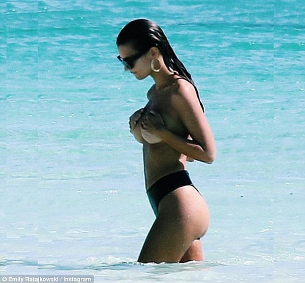 Хелен рассказала, что хакеры, отправившие фото Эмили, хотели, чтобы она разместила их на своей странице в соцсетях. Но порнозвезда не сделала этого, так как посчитала, что снимкам не хватает соответствующего "размаха".