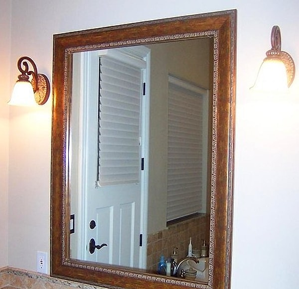 3. Памела Андерсон боится зеркал