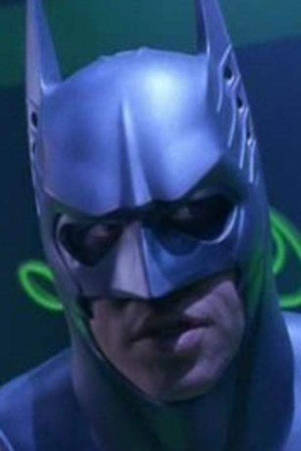 4. Christian Bale, Batman başlıyor için ekran testine 1995 yılında Batman Daima filmi için Val Kilmer'e hazırlanan kostümle çıktı.