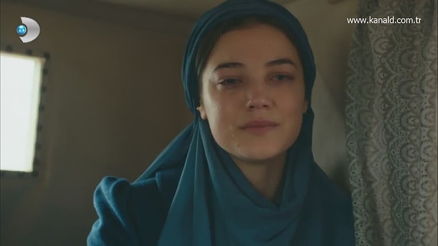 6. Vatanım Sensin'e seçildiğinde ise heyecandan eli ayağına birbirine girmiş; zira genç oyuncunun hayali bir dönem dizisinde rol almakmış!