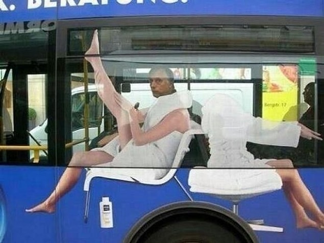 8. Günün iş yorgunluğunun ardından metrobüse binip oturacak bir yer bulduğunuzda.