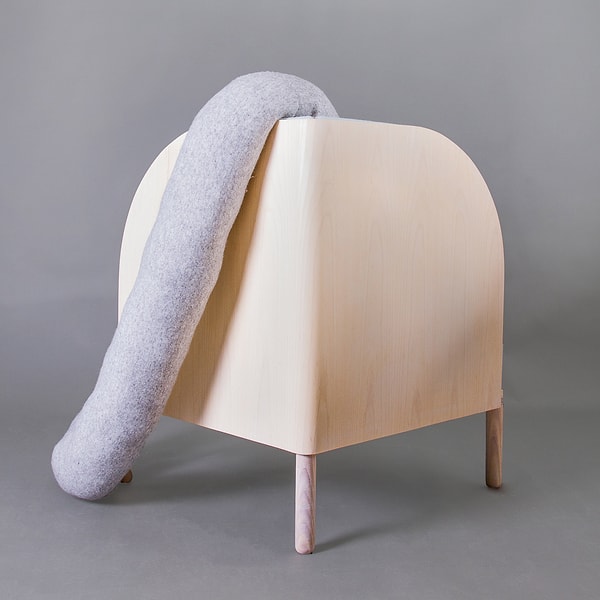 Такие кресла в большом количестве разместятся в местах общего пользования заключённых, создавая тем самым ощущение спокойствия и мира.