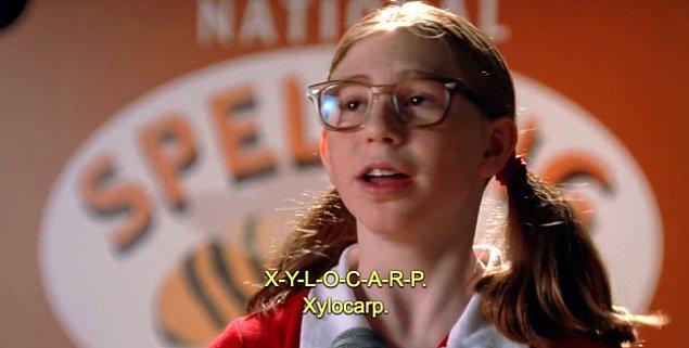 1. Filmin en başında evden eğitim gören garip kız 'xylocarp' kelimesini heceliyor. 'Xylocarp' ne biliyor musunuz? Sert kabuklu bir meyve.