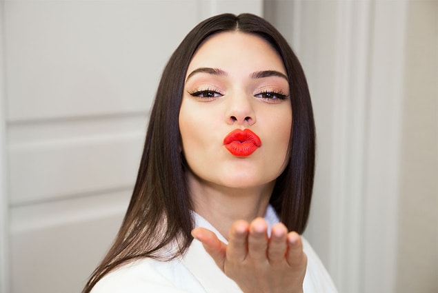 2. Kendall Jenner, korkusunu tüm internet alemine yaptığı samimi bir açıklama ile duyurmuştu: "Benim tripofobim var!"