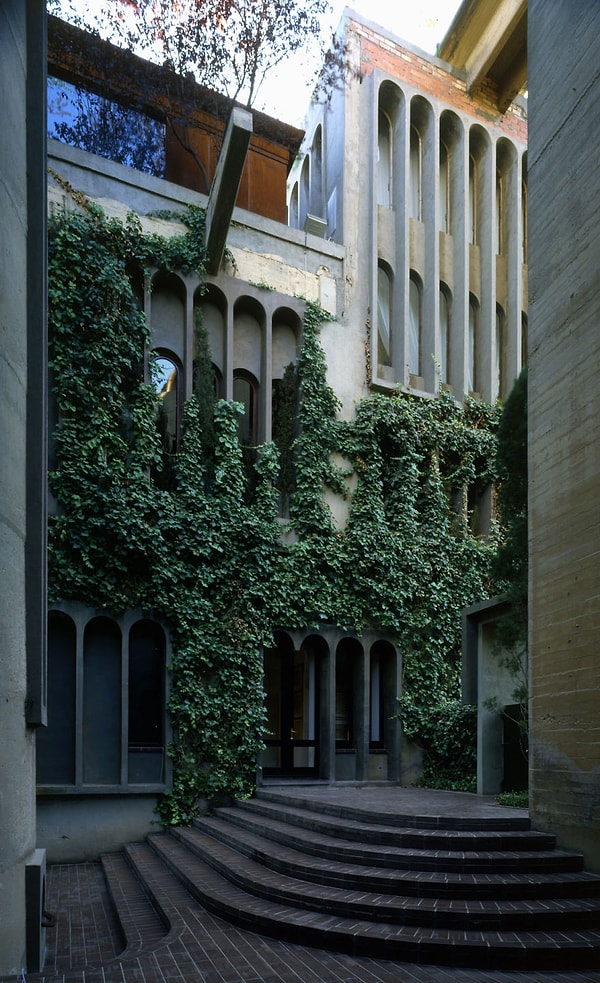 15. Несмотря на потрясающую трансформацию здание до сих пор находится в процессе реконструкции.