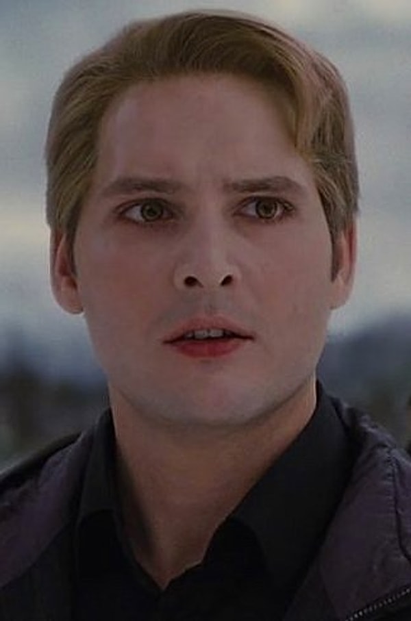 8. Питер Фачинелли (Карлайл Каллен)