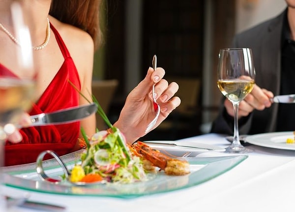 10. "Я всегда только за здоровую еду, просто сегодня мне очень хочется чизбургер"