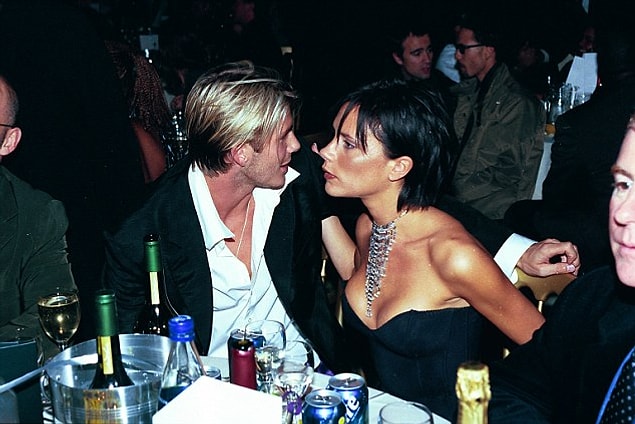 2. Victoria o dönemde Spice Girls ile zaten meşhurdu fakat David Beckham'ın ünlü Manchester United kariyeri henüz başlamamıştı.