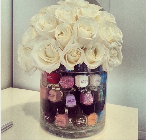 7. Это не только красивый способ хранения лаков, это также может стать отличным подарком для каждого любителя маникюра в вашей жизни