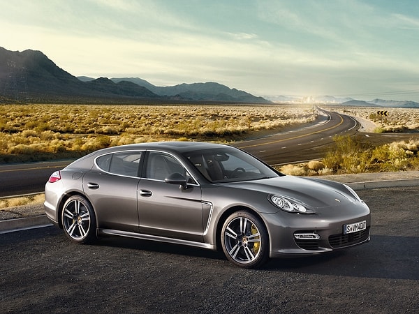 16. Неймар - Porsche Panamera Turbo S