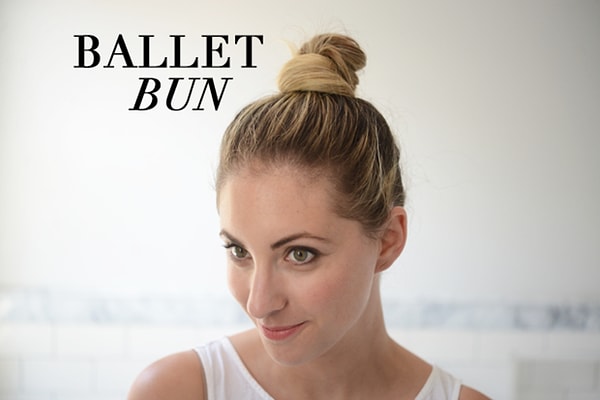 7. Чтобы сделать пучок на волосах до плеч, вам понадобится всего лишь резинка и пара невидимок.