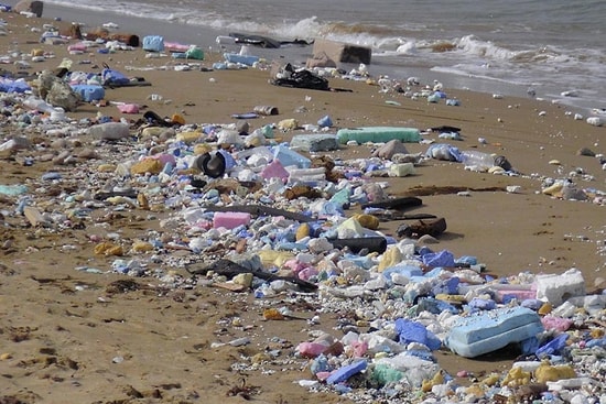 İnsanoğlunun Tabiatla Savaşı Bitmiyor: Kilyos Sahili Moloz Yığınlarının Altında