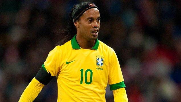 8. Futbol tarihinin en iyi oyuncularından Ronaldinho kariyerinde hangi takımın formasını giymemiştir?