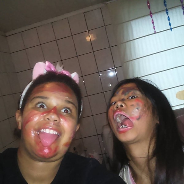 11. К счастью, все эти бьюти-эксперименты ты переживала вместе со своей лучшей подругой.