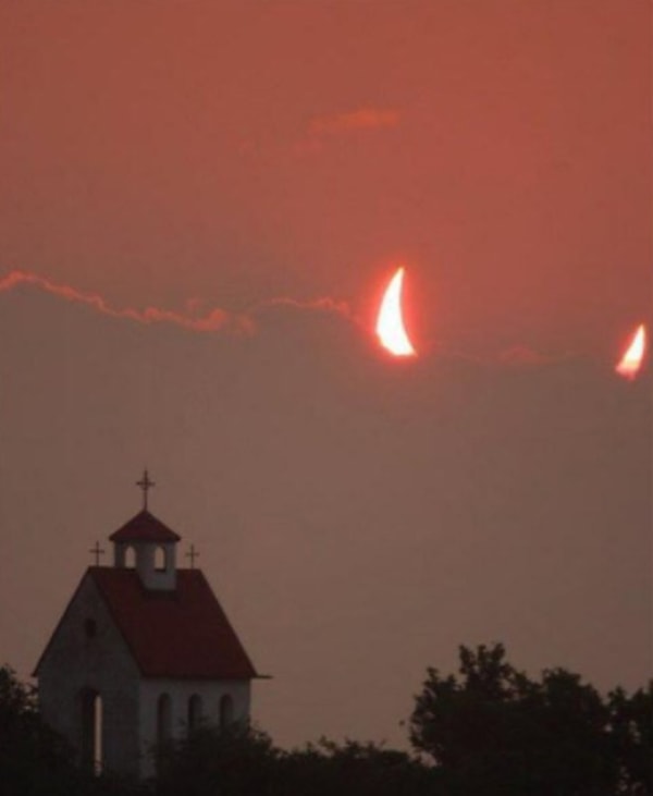 14. И какого чёрта Сатана делает в небе над этой невинной церквушкой?