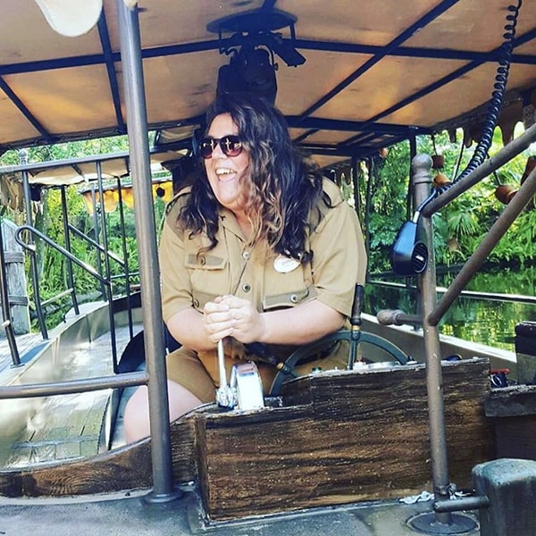 16. Если ты задашь работнику Диснейленда какой-либо вопрос, он не может ответить словами: "Я не знаю".