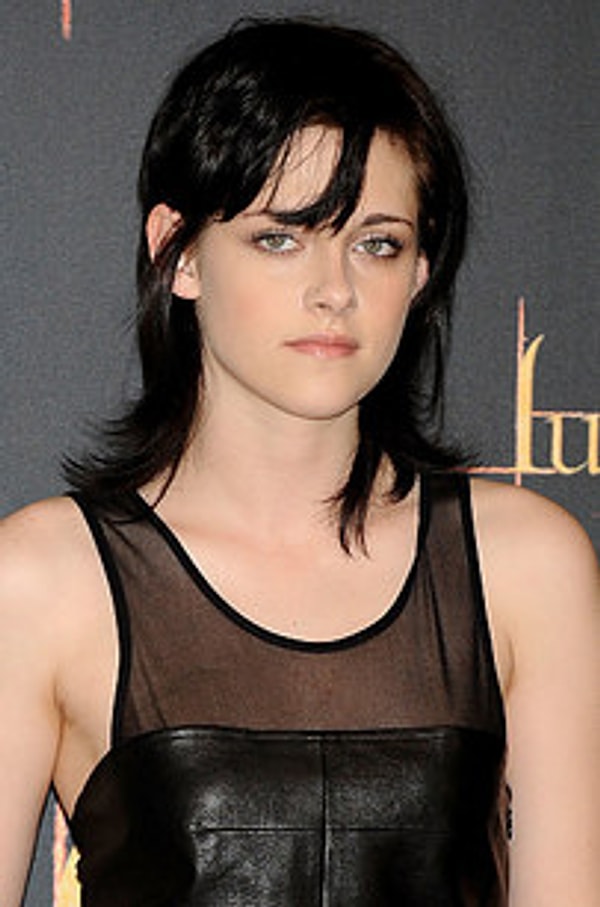 1. Прошло много лет, прежде чем Кристен Стюарт воспитала в себе чувство стиля, и она постепенно совершенствуется.