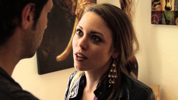 3. Исследователи попросили 156 участников эксперимента написать эссе, а затем обменяться ими, чтобы получить рецензию от других