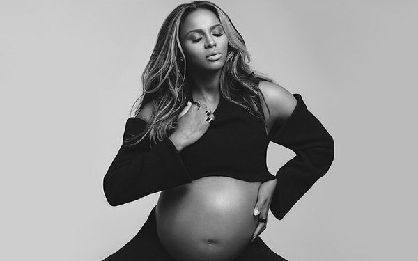 2. Сиара была за рулем своего Mercedes и поворачивала налево, когда парень на Volvo врезался в нее со стороны переднего пассажирского сиденья.