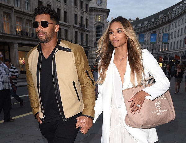 8. О скором пополнении в семействе супруги сообщили 26 октября прошлого года.